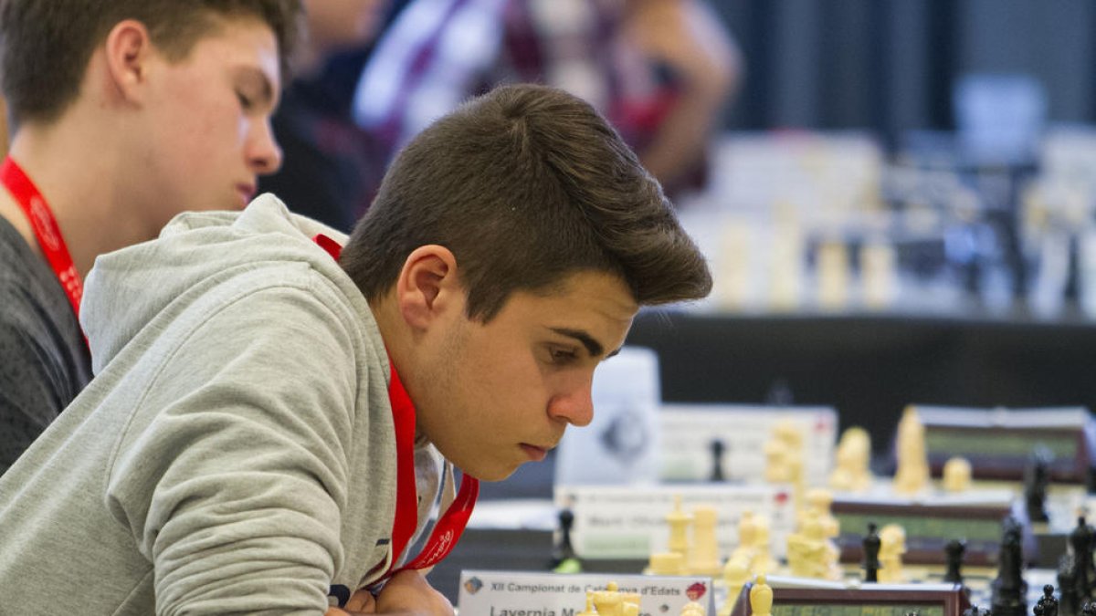 Los jóvenes, en acción durante sus respectivas partidas. Todos intentaron ganar o, como mínimo, lo hicieron lo mejor posible.