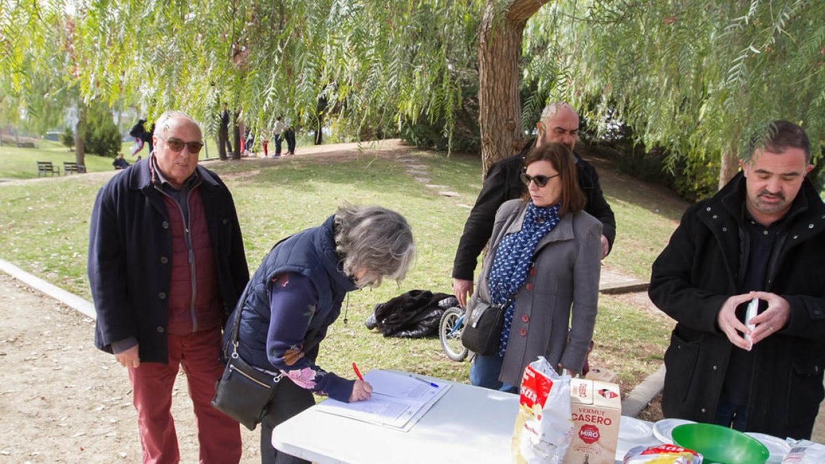 El col·lectiu instal·larà la darrera taula en el que queda d'estiu.