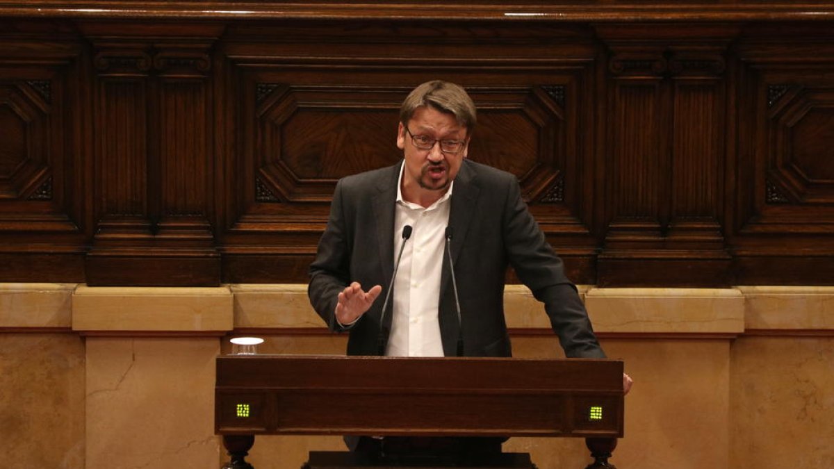 Xavier Domènech, en el pleno del Parlamento del 28 de marzo.