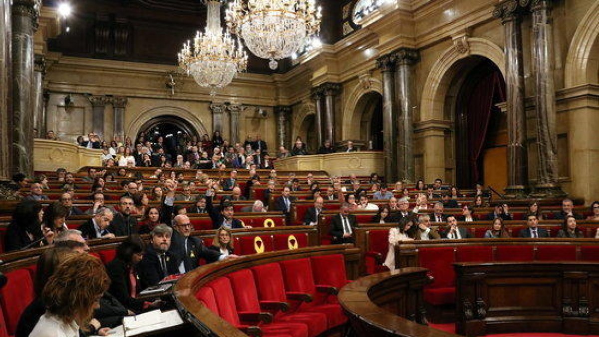 Votación en el Parlament al pleno, el 28 de marzo del 2018.