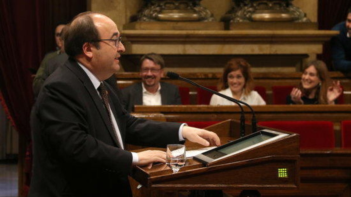 Primer pla de Miquel Iceta, president del grup parlamentari del PSC, a la intervenció al ple del 28 de març de 2018.