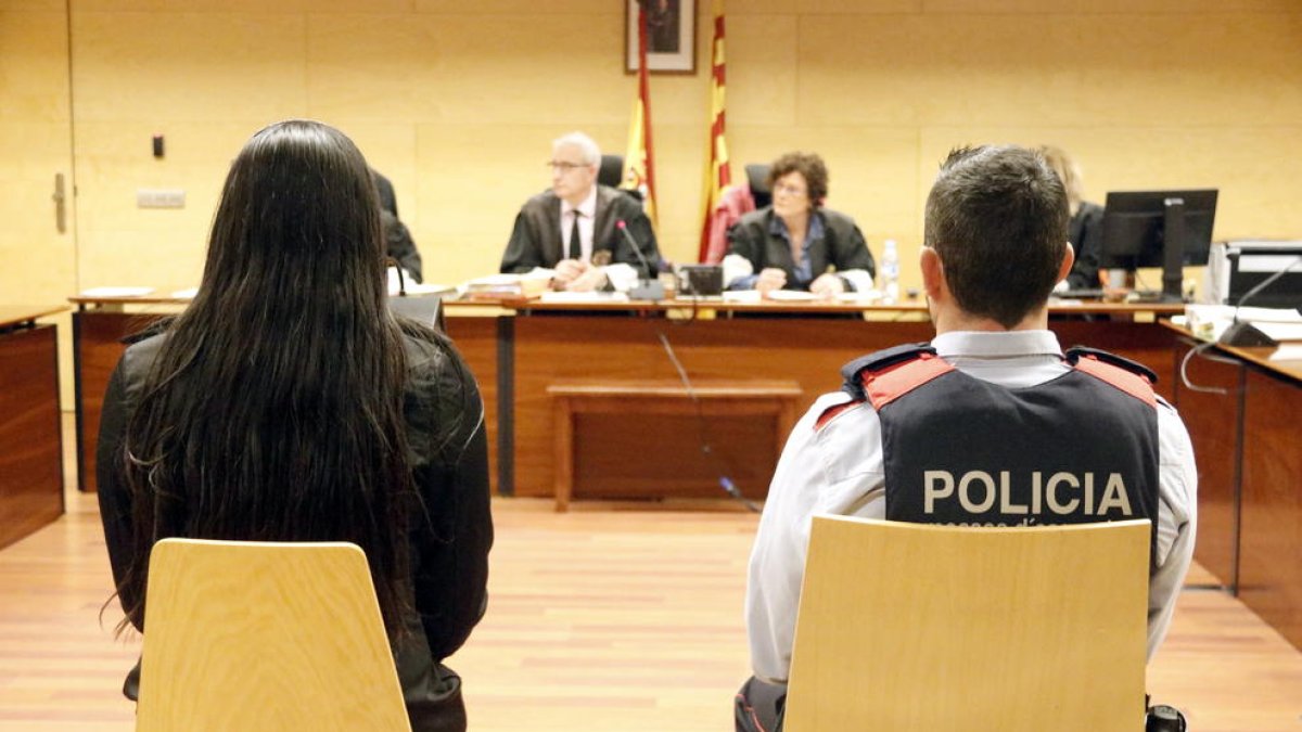 Imagen de la acusada en la Audiencia de Girona.