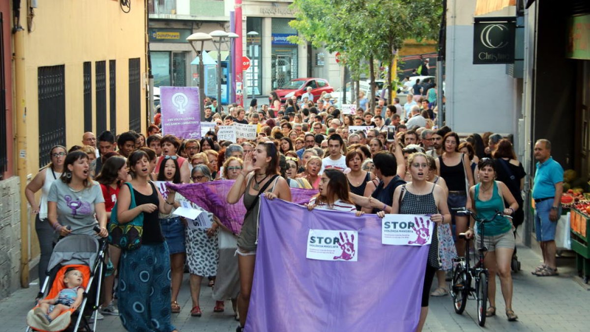 Imatge de la manifestació d'aquest 25 de juny de 2018 a Molins de Rei contra la violència masclista.