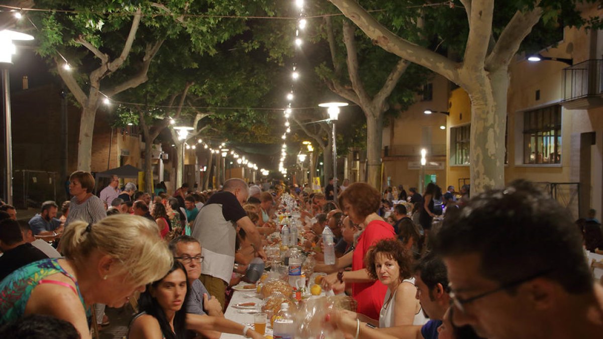 El sopar popular d'una edició anterior de la Festa Major.