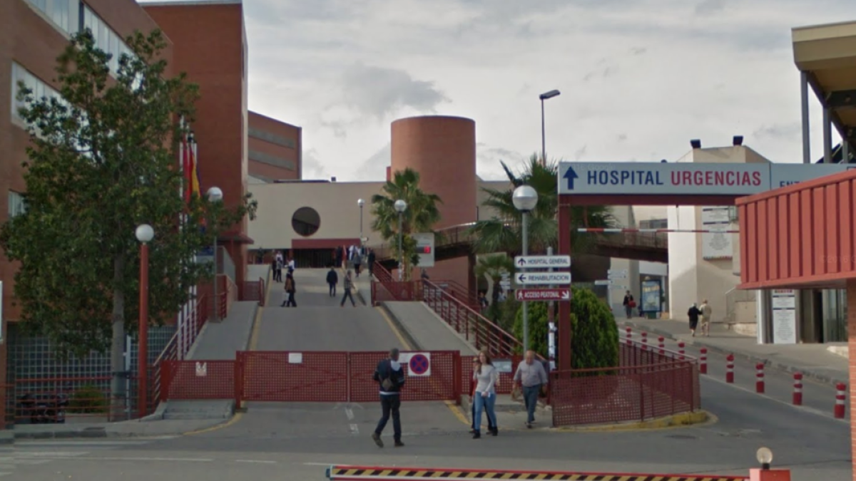 Imagen de la entrada en el hospital Virgen de la Arrixaca.