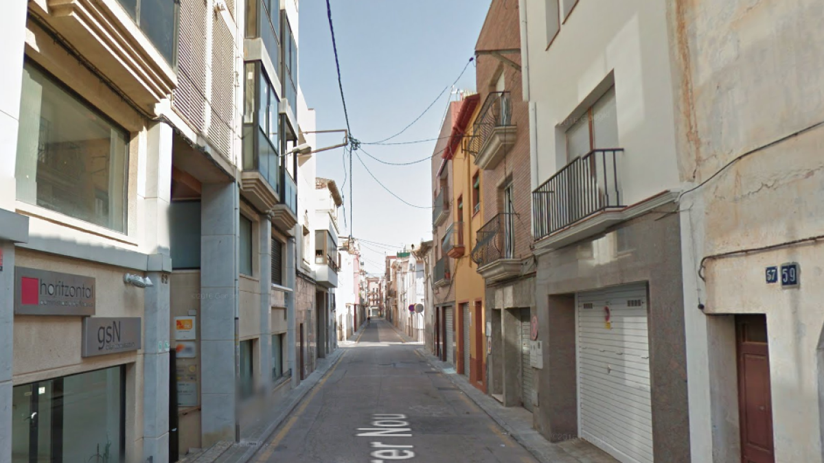 La Policia Local del Vendrell i els Mossos han detingut a l'autor de l'agressió al carrer Nou.