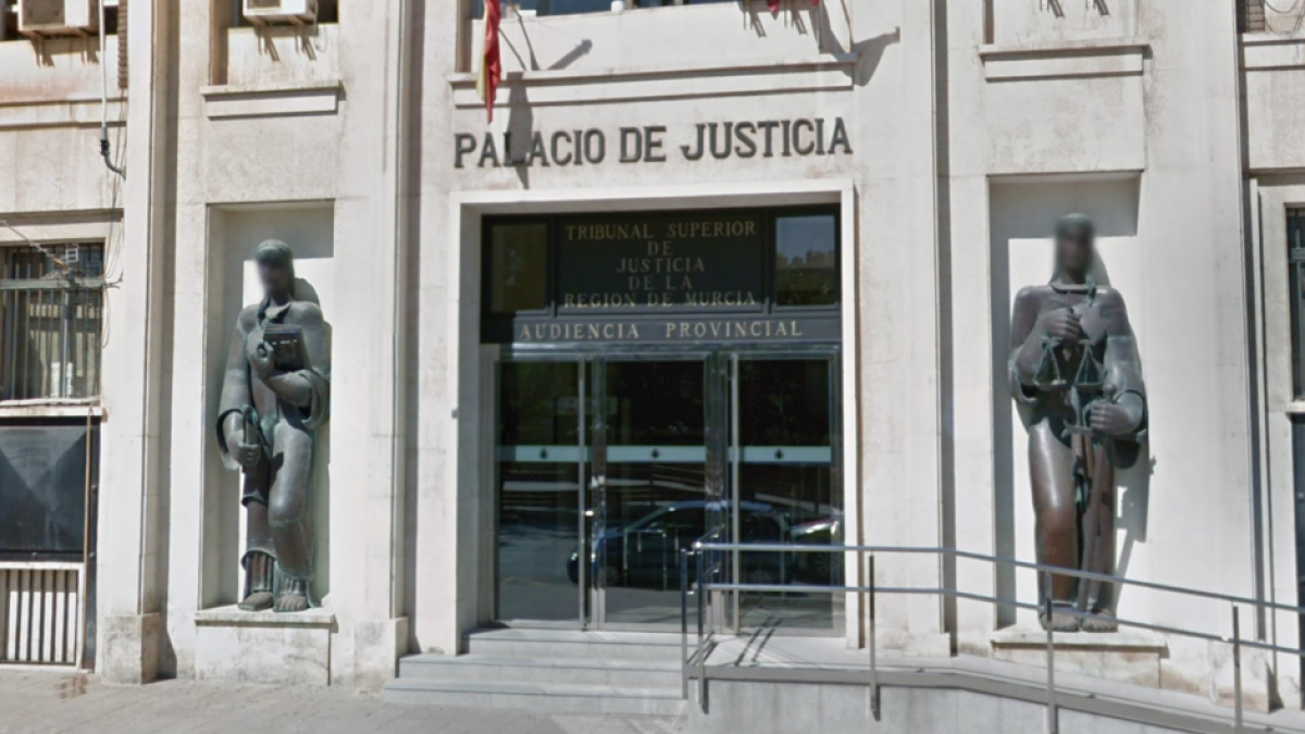 Imagen de la fachada exterior de la Audiencia provincial de Murcia.