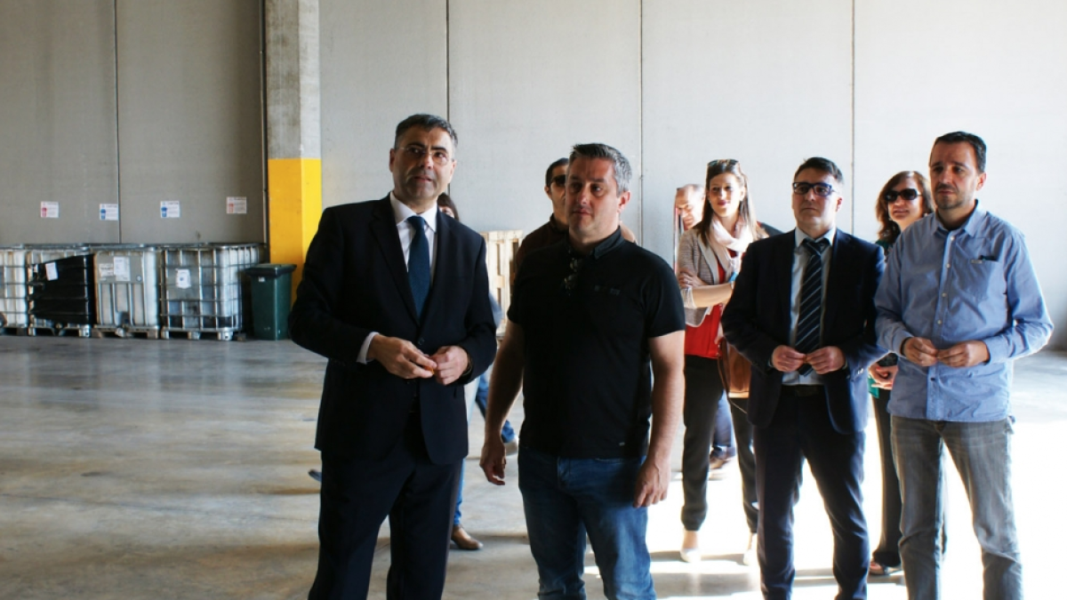 El conseller delegat d'Hife, Josep M. Chavarría, durant la visita a les instal·lacions.