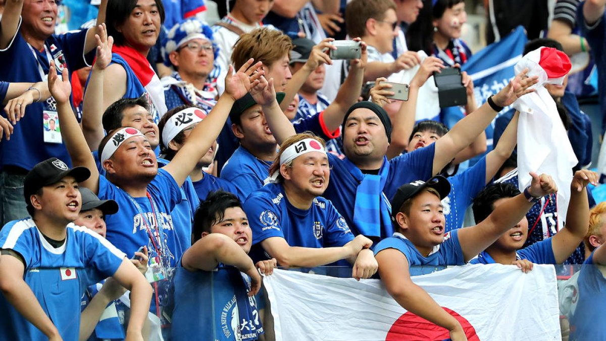 Fans de Japón durante el partido contra Polonia