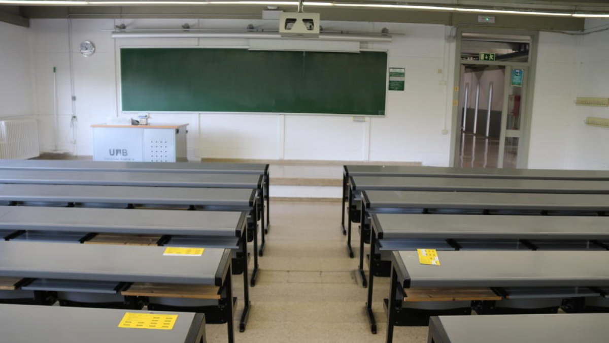 Imatge d'una aula buida de la UAB.