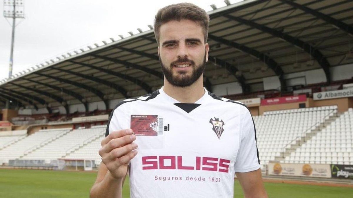 El jugador de l'Albacete en un acte promocional del seu club