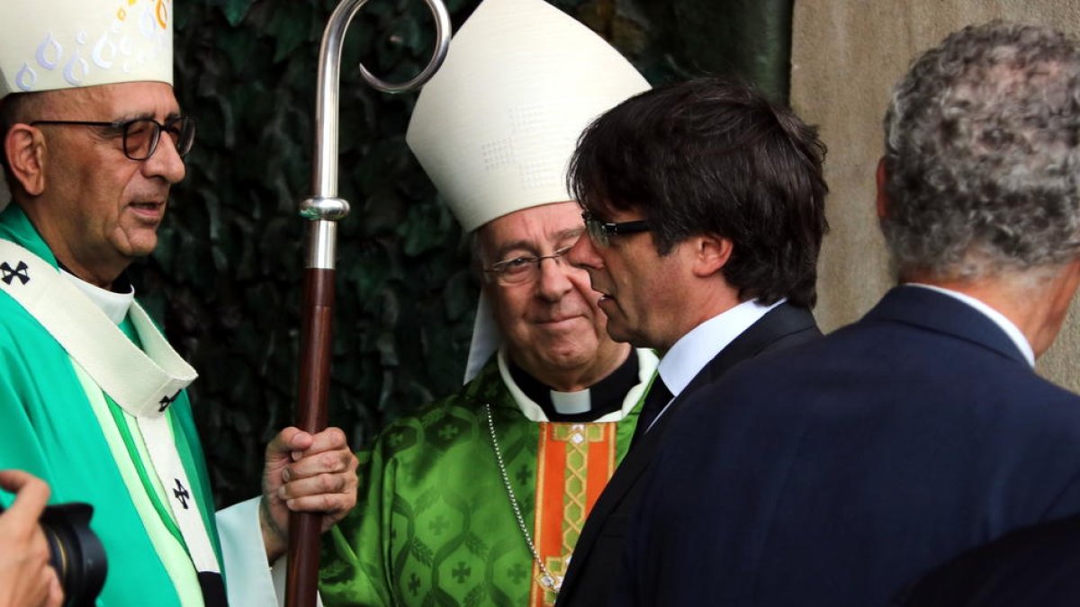 Carles Puigdemont i Joan Josep Omella en una imatge d'arxiu.