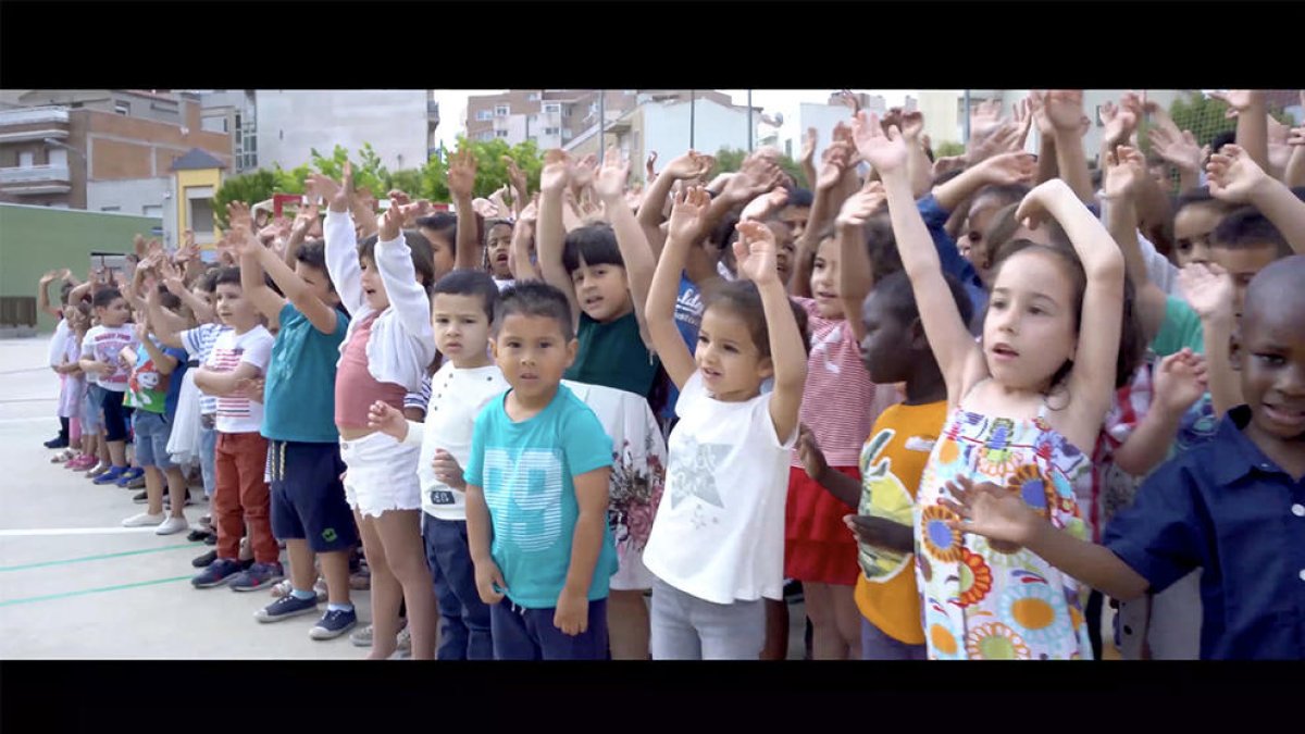 Una imagen del video de la escuela Misericordia.