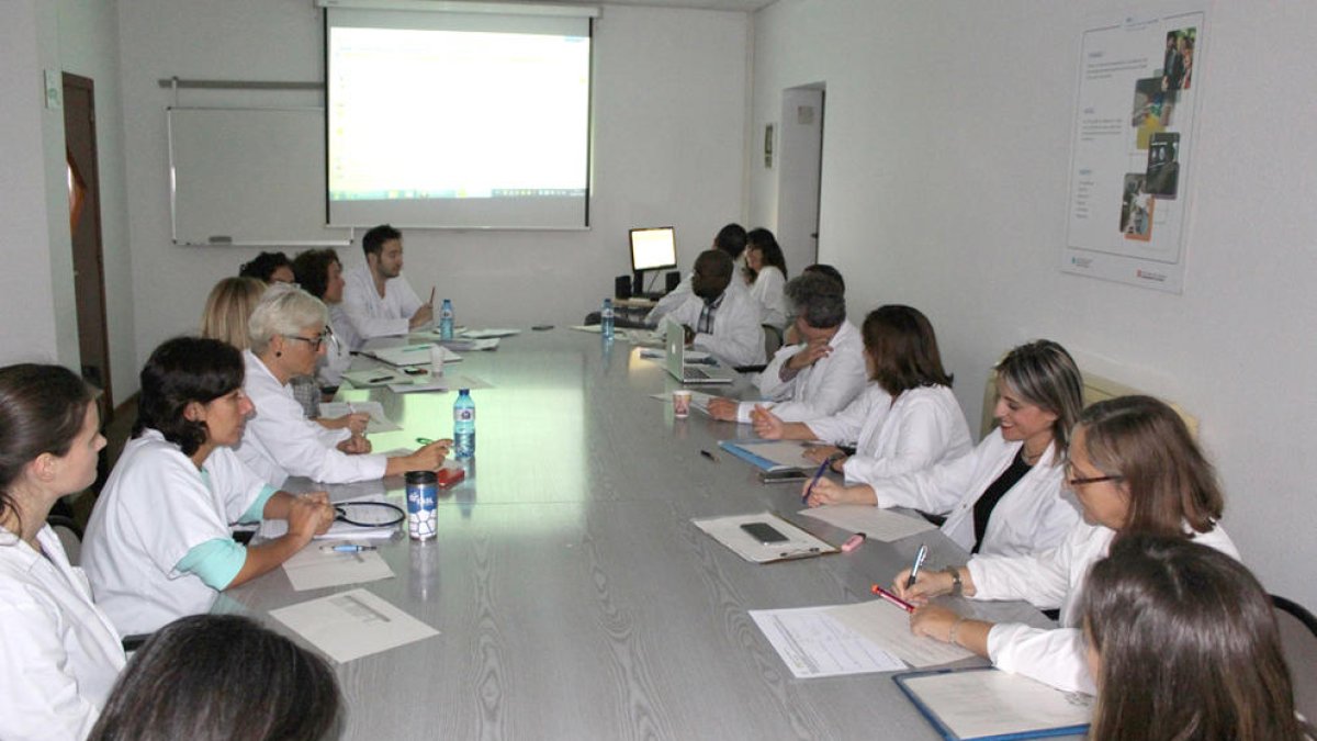 Imagen de archivo de una reunión del comité oncológico del hospital Joan XXIII.