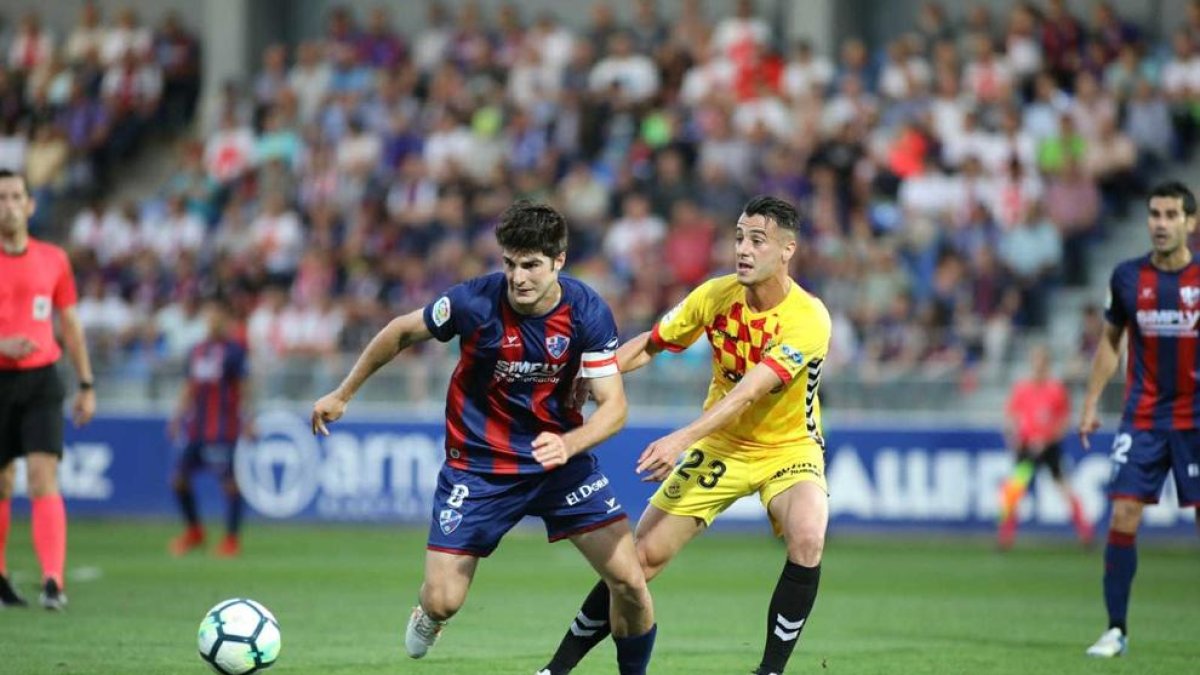 Sergio Tejera, durant una acció en el duel que va disputar el Nàstic a l'Alcoraz.