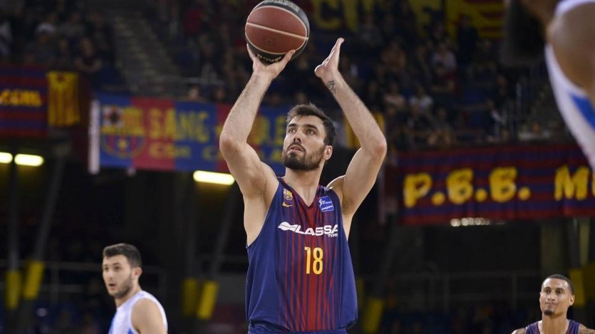 El jugador azulgrana Oriola, en una acción en el Palau.