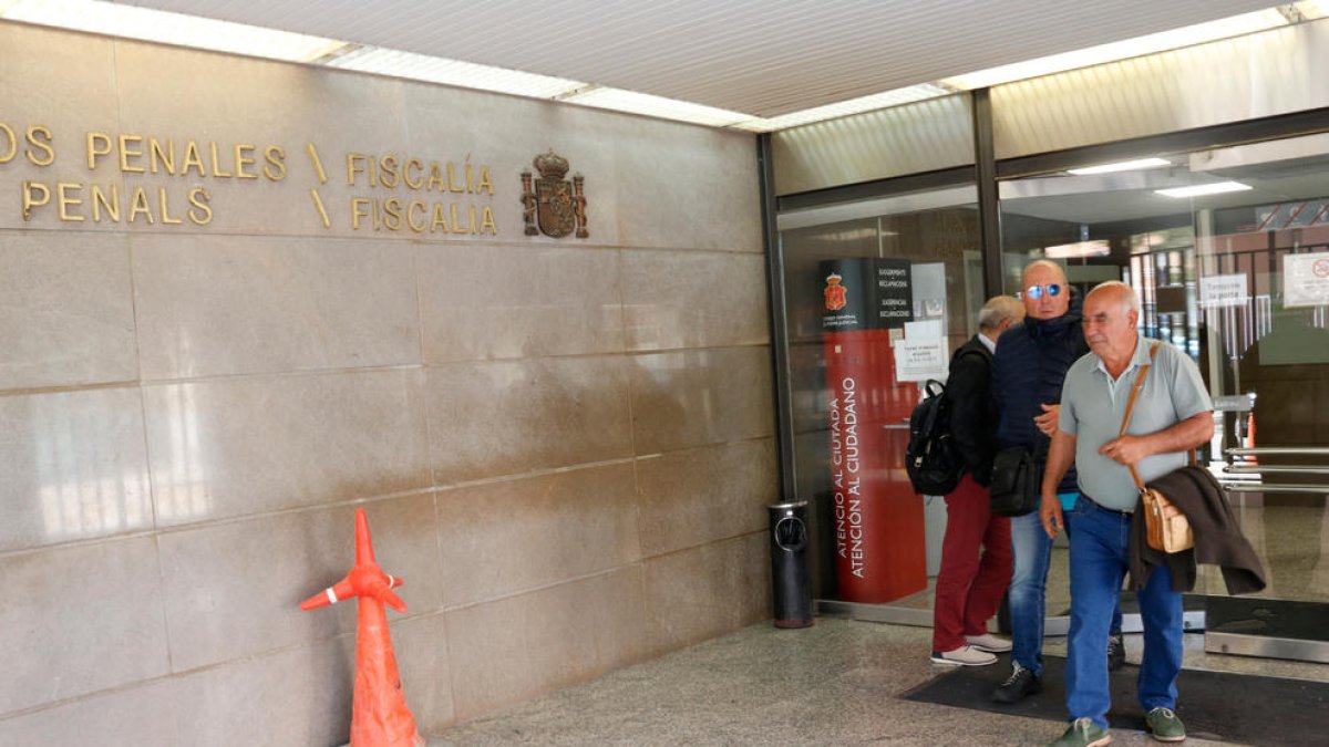 El exalcalde de la Bisbal del Penedès Josep Maria Puigibet (ERC), saliendo del juzgado de lo penal número 3 de Tarragona.