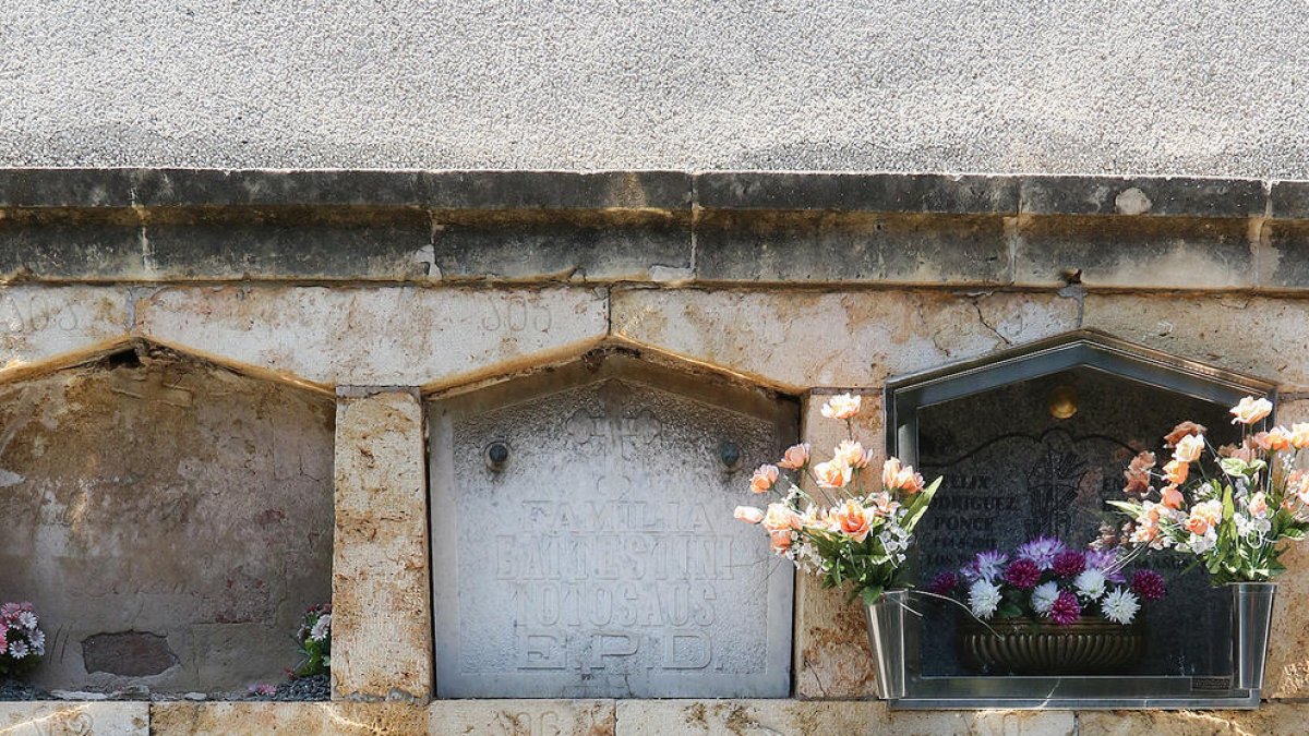 La tumba de Battestini, en el cuarto piso y al centro.