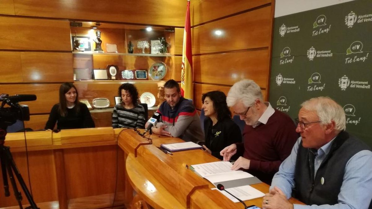 Imagen del acuerdo de firma del SAI, el pasado 26 de febrero de 2019, en la Sala de Plenos del Ayuntamiento del Vendrell.