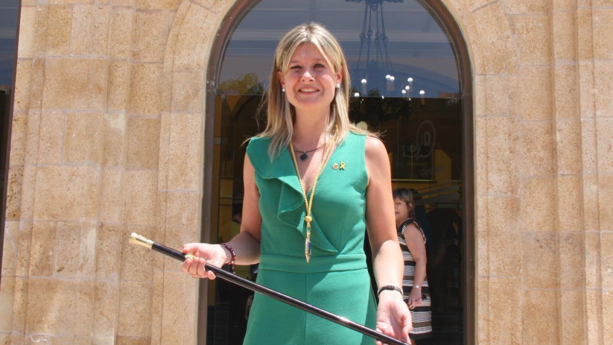 Noemí Llauradó (ERC), con la vara de presidenta de la Diputació de Tarragona.