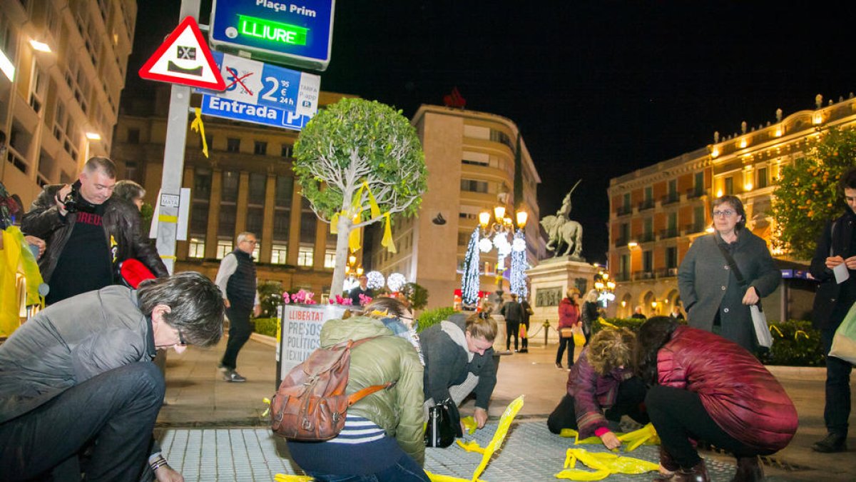 Els participants a l'acte van repartir-se espontàniament per diferents punts de la ciutat.