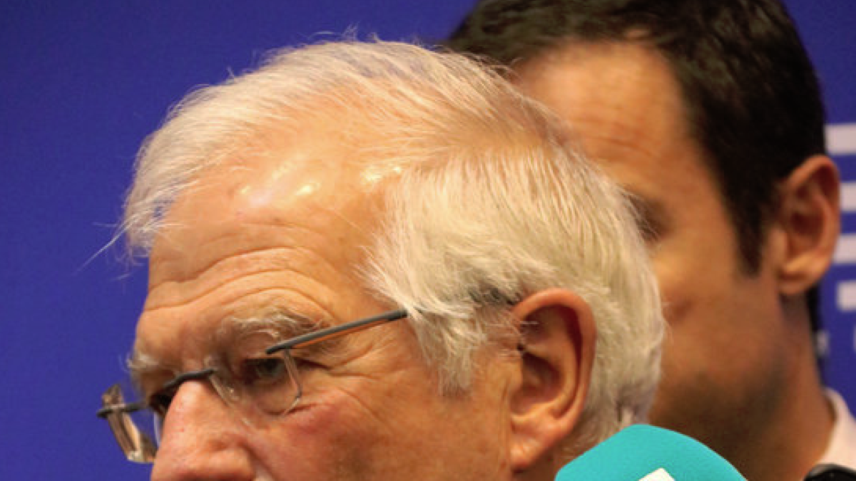 El ministre d'Exteriors espanyol, Josep Borrell, durant l'atenció als mitjans al Parlament Europeu, a Brussel·les el 26 de juny.