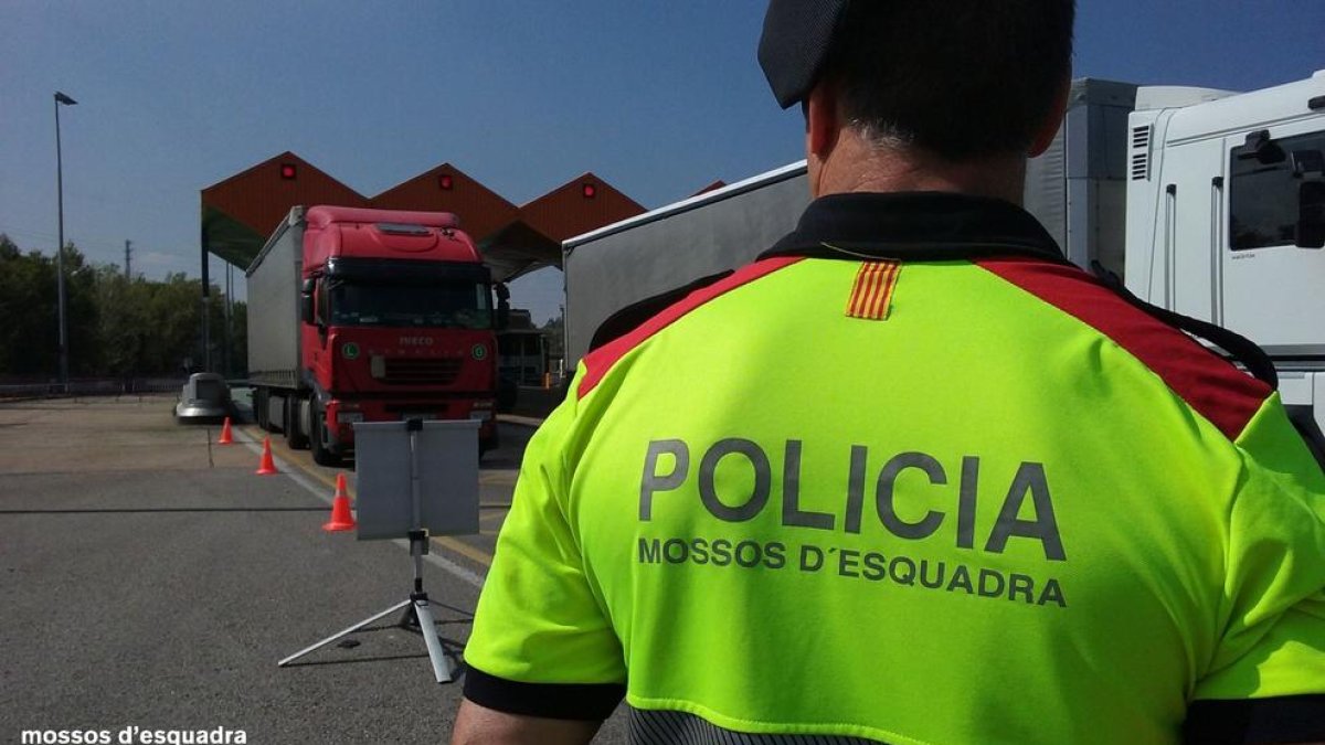 Els Mossos d'Esquadra instal·laran 1.022 controls des d'avui fins diumenge.