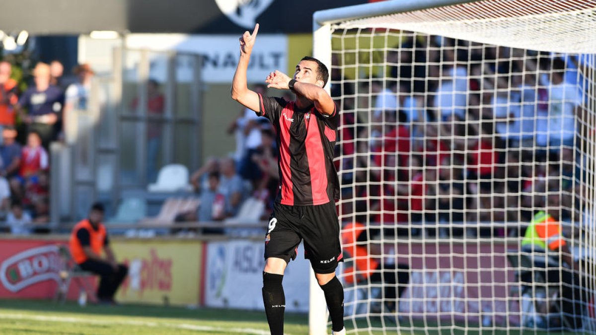 Imatge de Miguel Linares, celebrant el gol que va donar l'empat al Reus en el derbi tarragoní.
