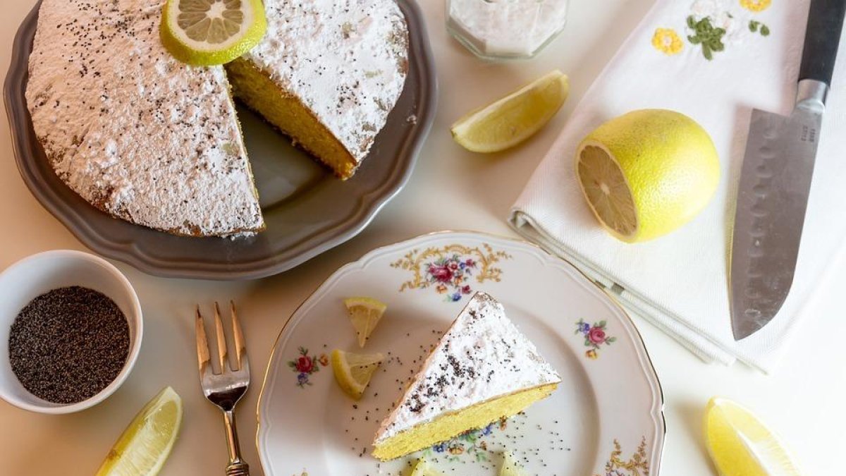 Pastel casero de limón y leche condensada