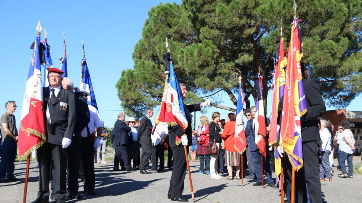 L'acte d'homenatge que s'ha fet a Grangé a les portes del crematori de Tolosa de Llenguadoc.