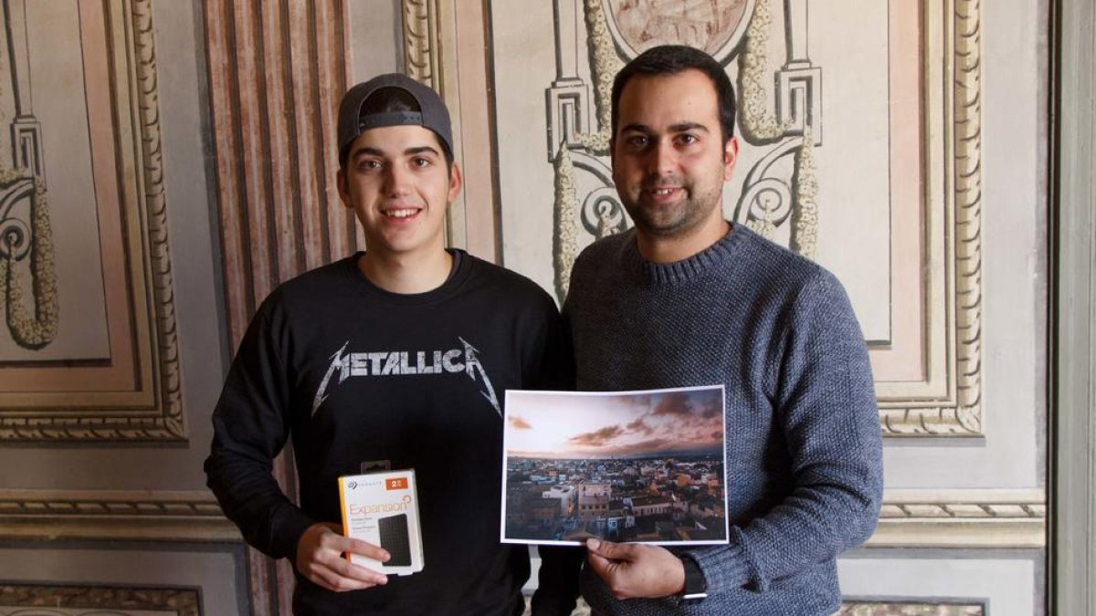 Acto de la entrega del premio del concurso fotográfico.