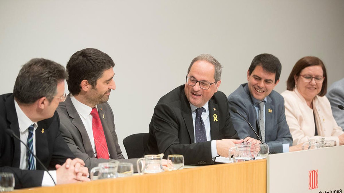 Acto de firma del acuerdo de la Generalitat con las diputaciones.