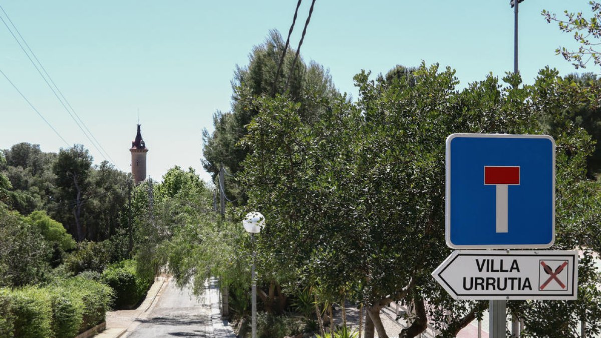 Entrada de la finca Villa Urrutia, que fa anys va albergar un restaurant i sala de banquets.