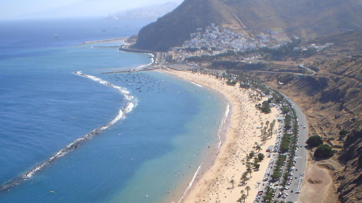 Els fets es van produir a la platja de Las Teresitas, a Santa Cruz de Tenerife.