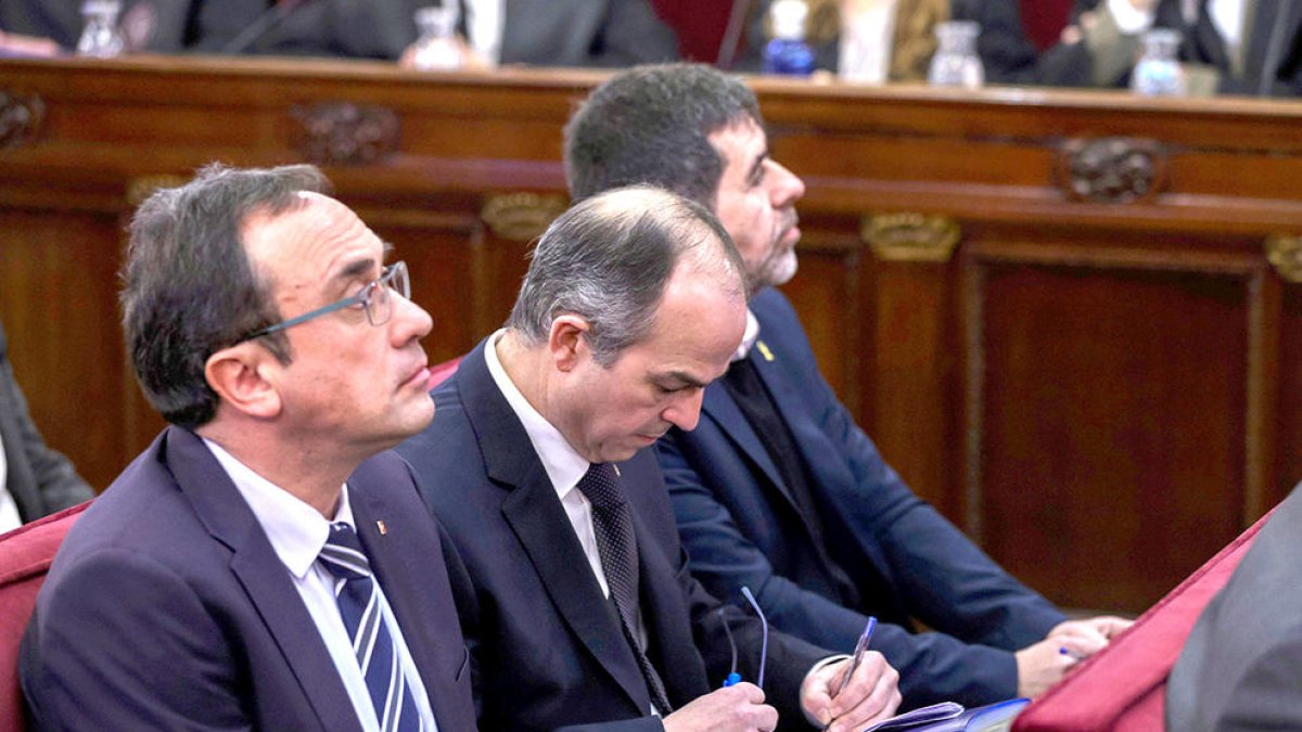 Josep Rull, Jordi Turull i Jordi Sànchez, durant la primera jornada del judici de l'1-O el 12 de febrer del 2019