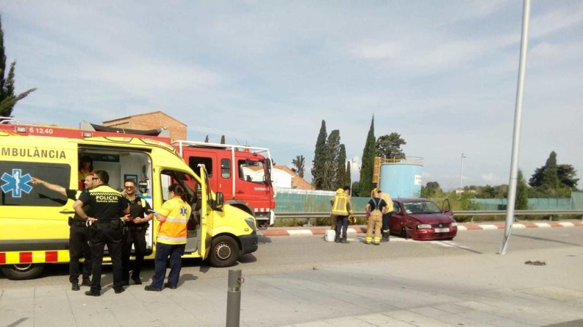 El vehicle ha quedat creuat a la carretera