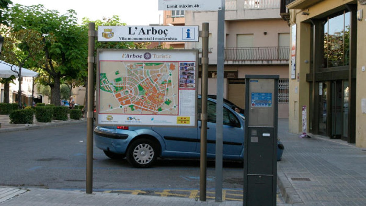 Panell turístic situat a la rambla Josep Gener de l'Arboç