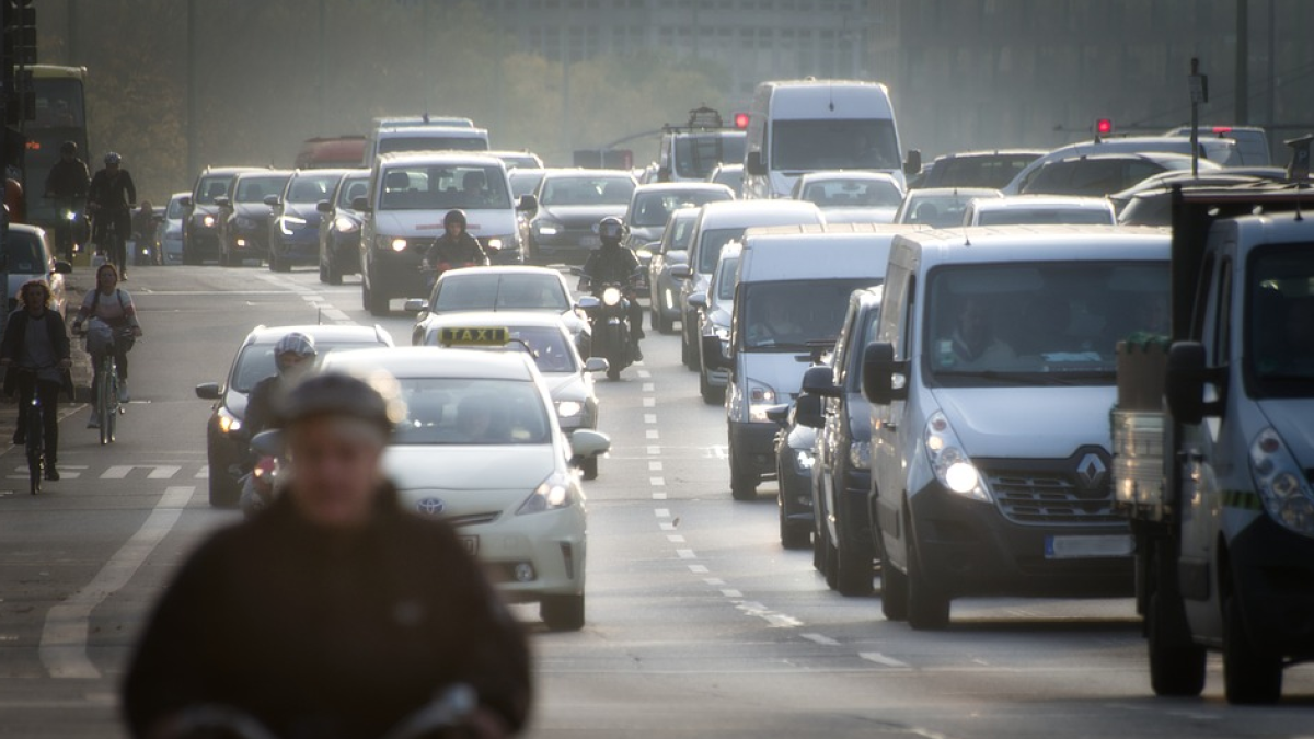 La DGT prepara medidas para reducir la siniestralidad vial en ciclistas y motoristas.