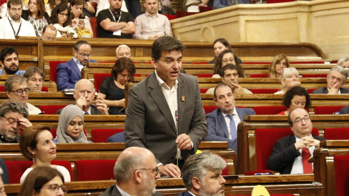 El president d'ERC al Parlament, Sergi Sabrià, durant la sessió de control.