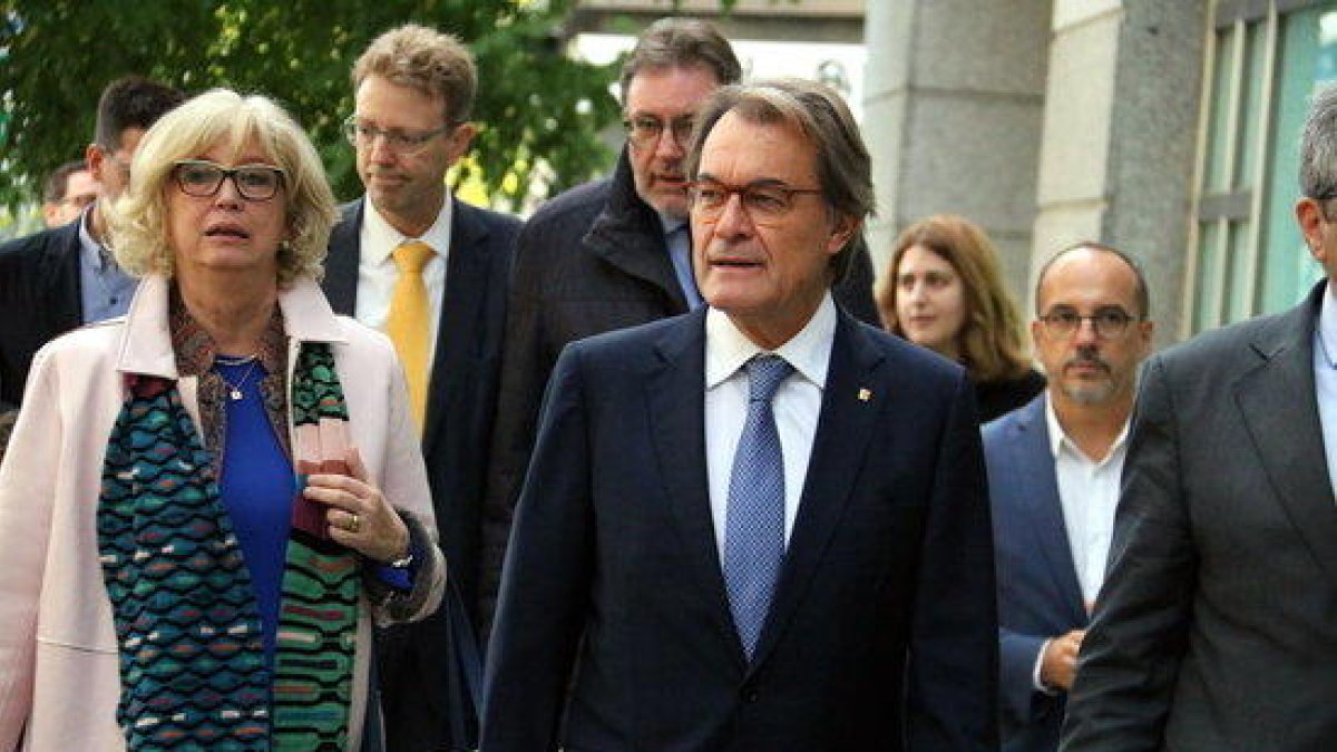 El expresidente Artur Mas y la exconsellera de Ensenyament, Irene Rigau, el 10 de octubre de 2018 llegando al Tribunal de Cuentas