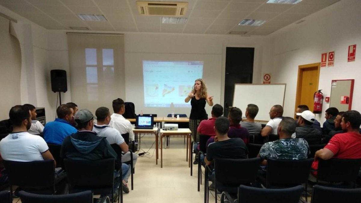 Les sessions s'imparteixen a la Sala de Cultura.