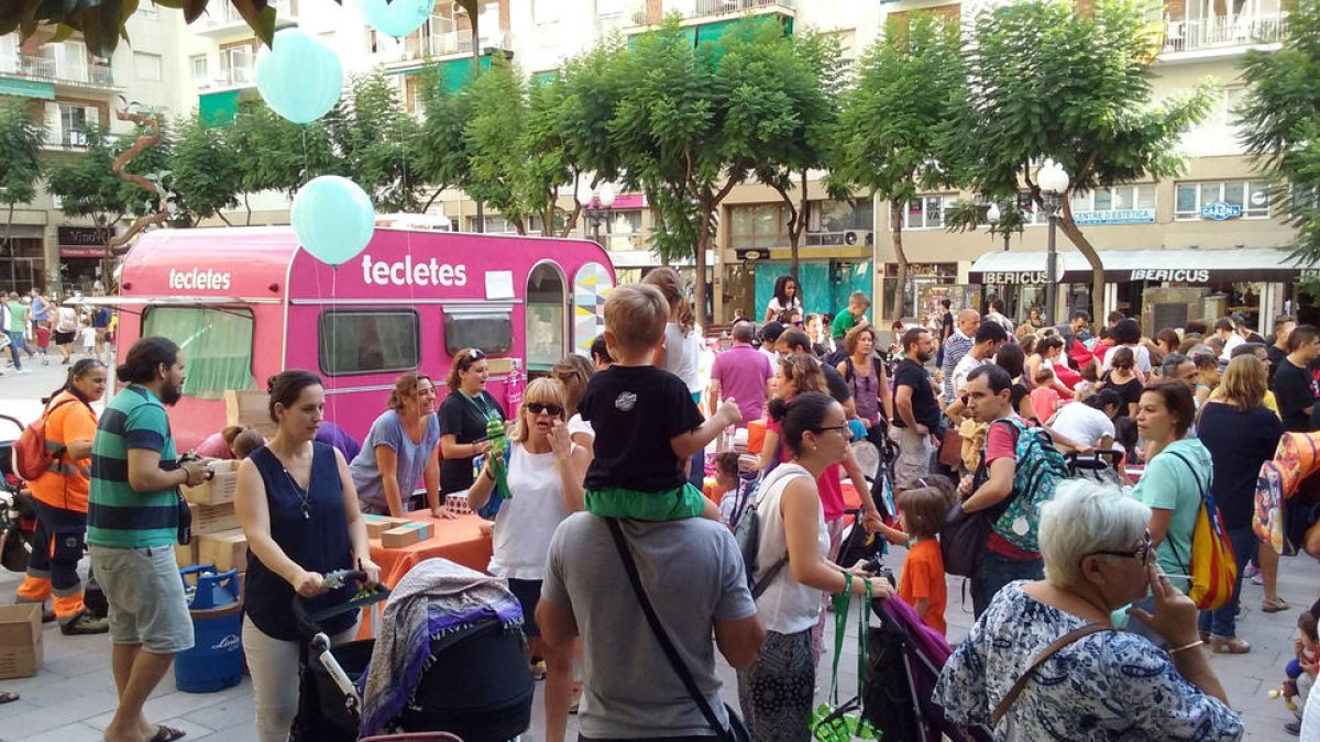 La PlayTruck de Tecletes en una festa a la plaça Verdaguer.