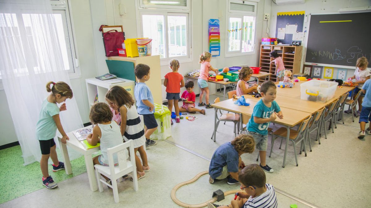 Imagen de un aula de la Escola de l'Arrabassada en el primer día del curso 2018-2019.