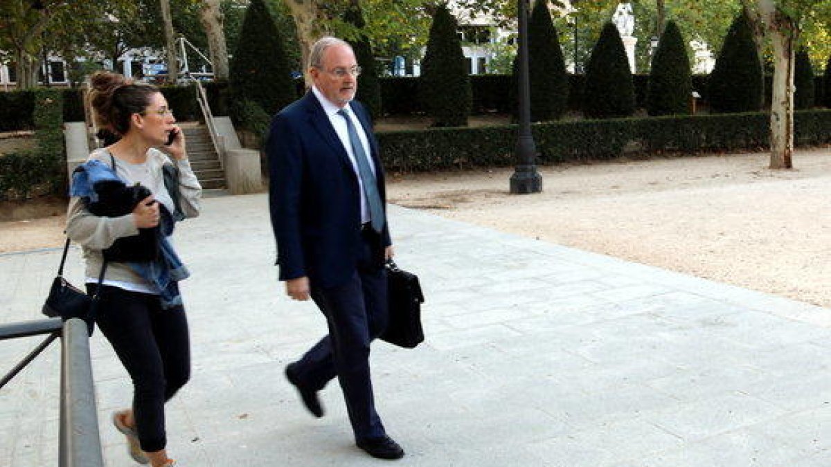 El responsable de finanzas del PDeCAT, Jordi Oliveras, llegando a la Audiencia Nacional.