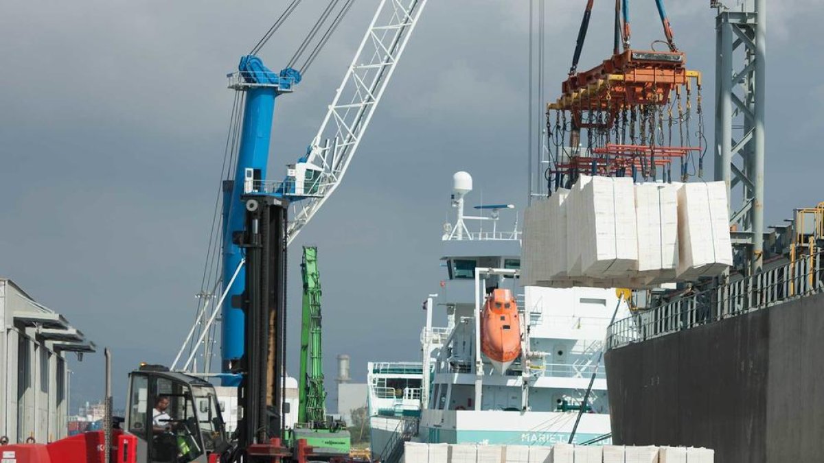 Actualment, el Port de Tarragona mou unes 600.000 tones (2018) de pasta de paper i derivats.