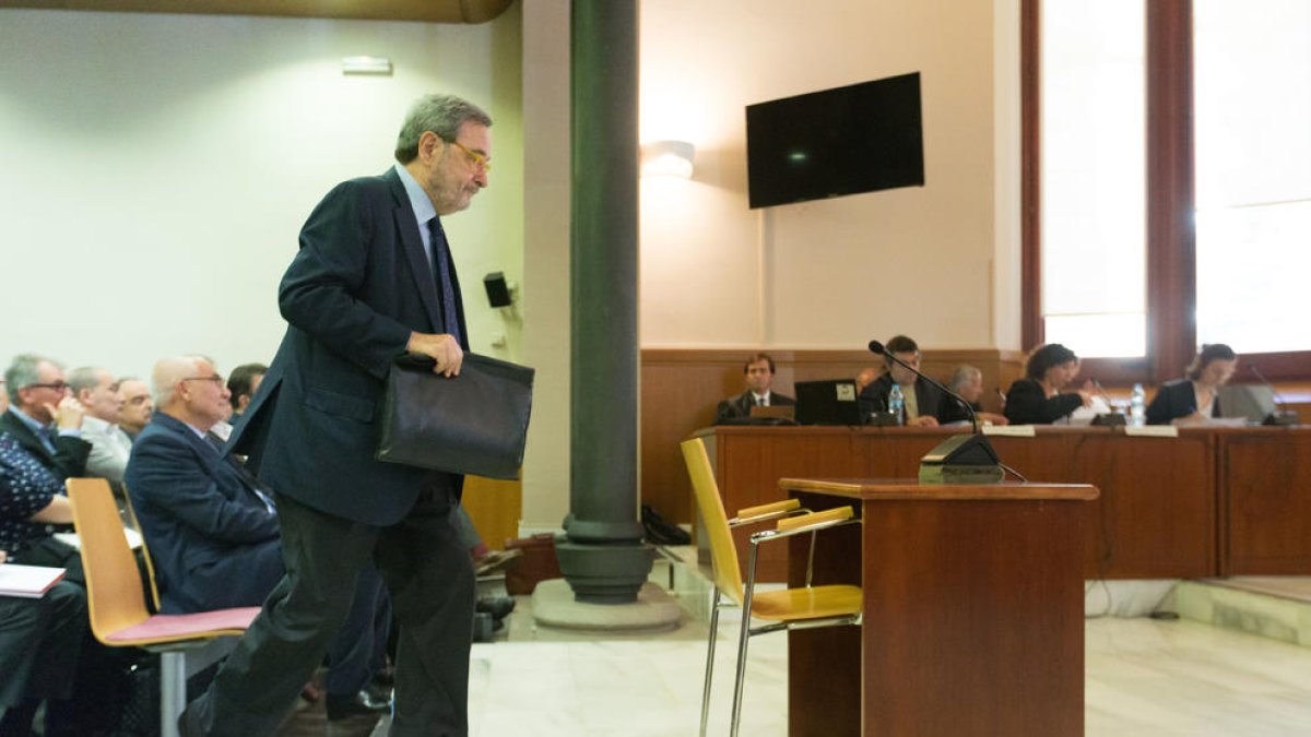 L'expresident de CatalunyaCaixa, Narcís Serra, a punt de declarar al judici a l'Audiència de Barcelona.