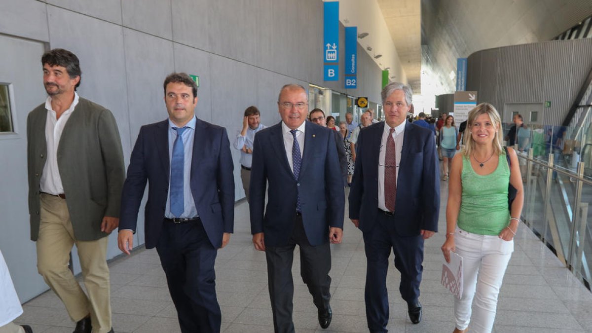 Mateu Huguet Recasens acompañado por Carles Pellicer, alcalde de Reus.