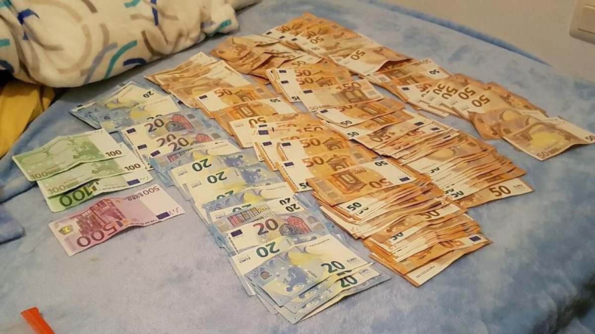 Los agentes intervinieron más de 6.000 euros en efectivo.