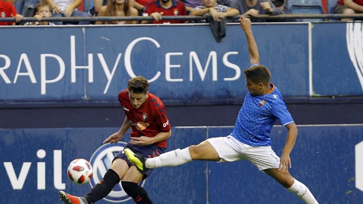 Una acció del partit d'aquest dimecres entre l'Osasuna i el CF Reus Deportiu.