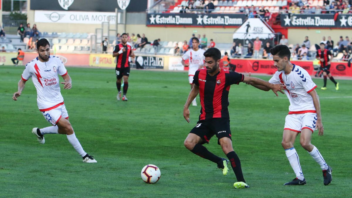 Imatge de Juan Domínguez durant el partit de diumenge passat contra el Rayo Majadahonda.